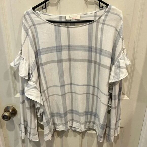 TWO by Vince Camuto Plaid Ruffle Sleeve Top size Medium - Picture 3 of 9